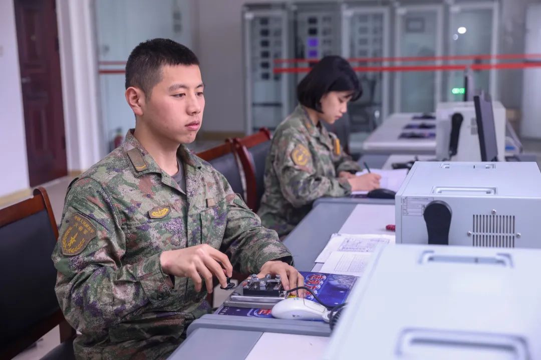 军营帅气视频,军营精彩瞬间照片