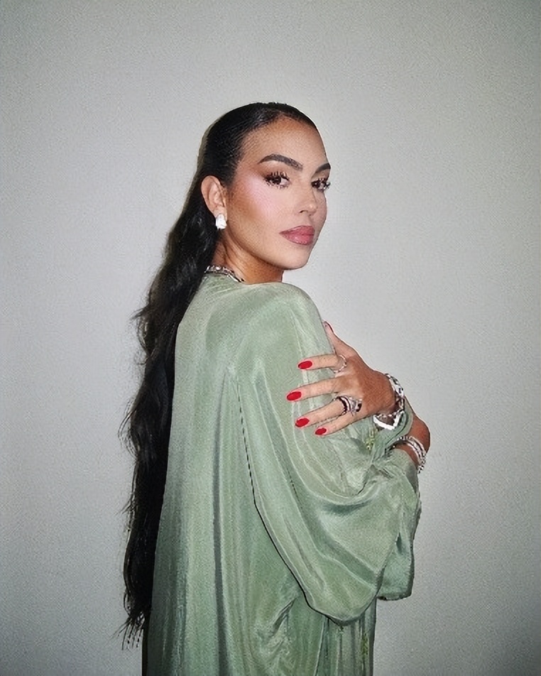 c罗和卡戴珊有多少个小孩,c罗女友生了几个孩子