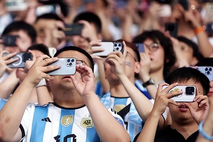 阿根廷2比1澳大利亚梅西突破过人,梅西梦幻表演完整版