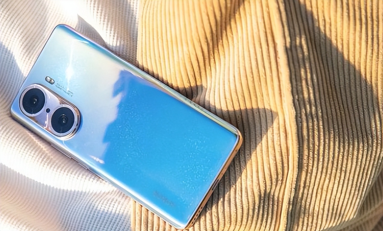 荣耀70系列正式发布售价2699起,荣耀70高配版系列最新消息