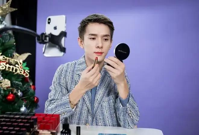 口红一哥李佳琦的带货量,口红一哥年赚两亿