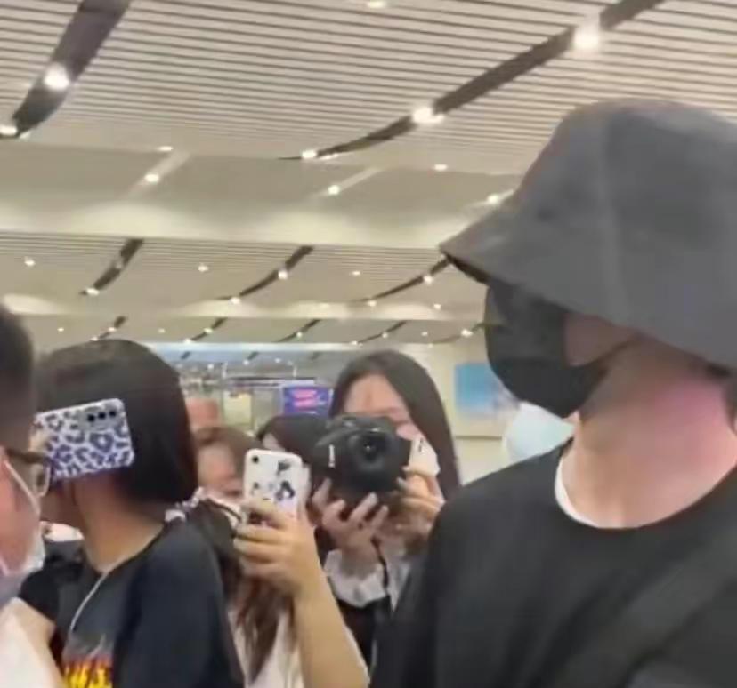 上门骚扰、扔鞋驱赶、组合拳打粉丝，连明星助理都这么嚣张了？