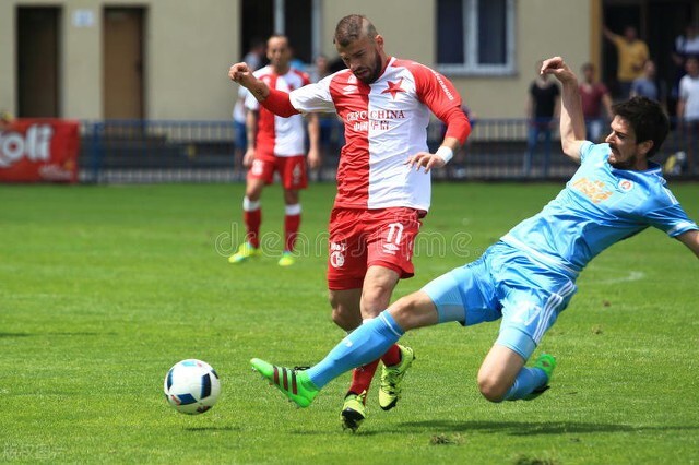 足球先生莱万呼声,莱万为什么和华为解约