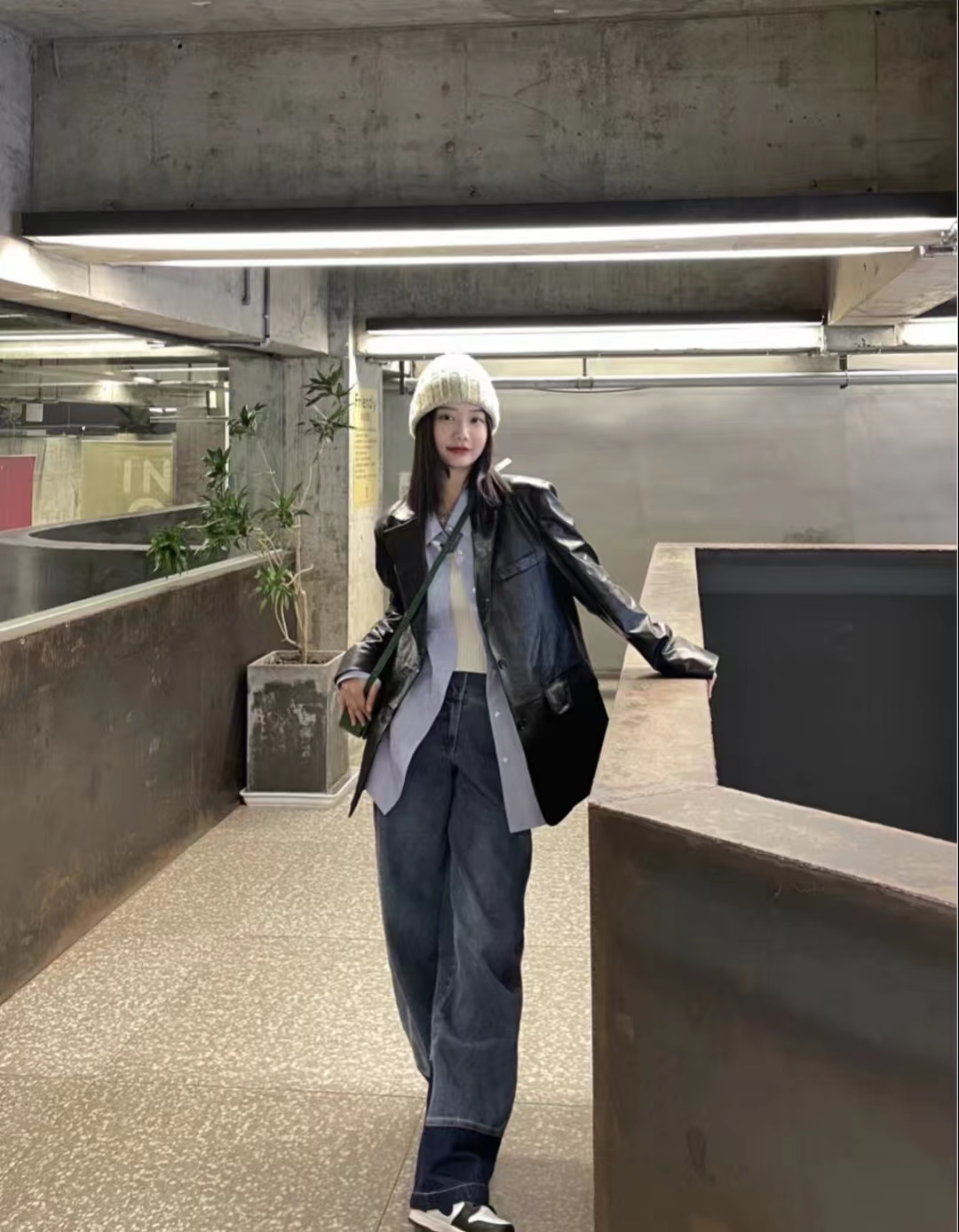 黑色皮衣套装甜酷风,皮衣复古风穿搭