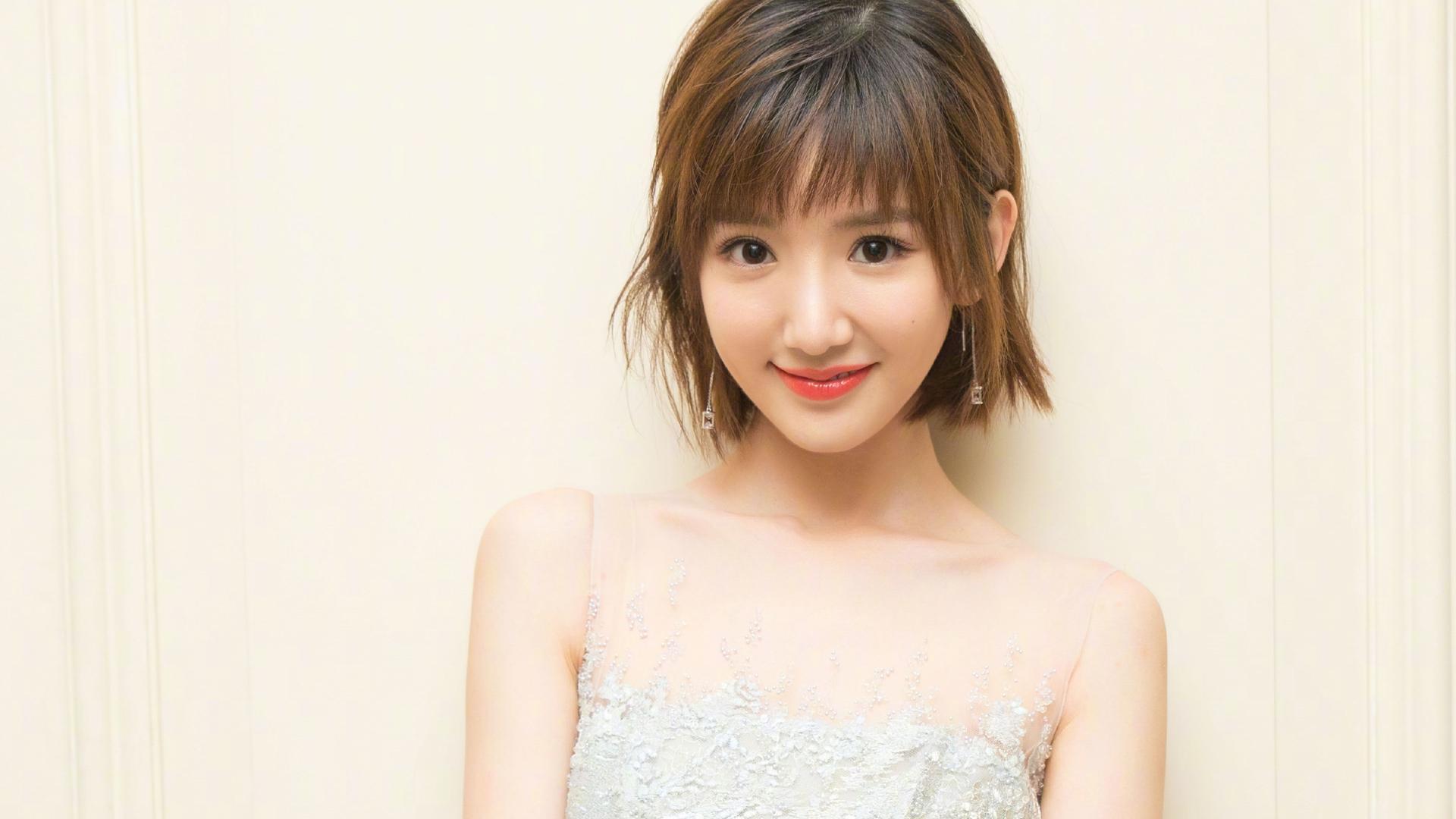 毛晓彤：曾经被父亲抛弃扔垃圾桶，成名后父亲索要5000万赡养费