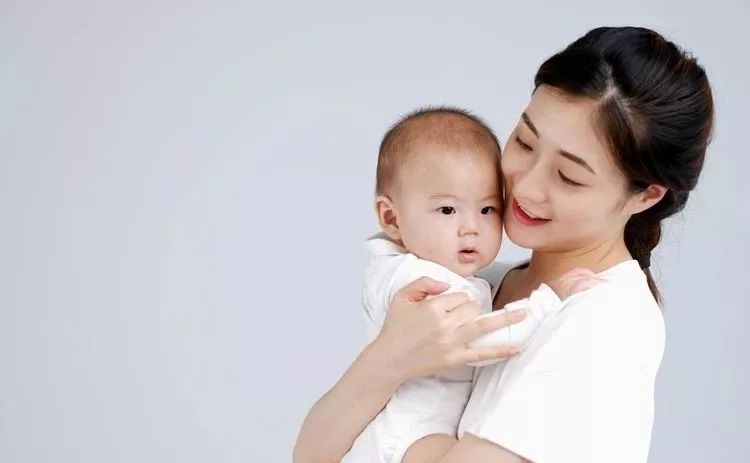 平胸的妈妈能哺乳吗,平胸哺乳期会变很大吗