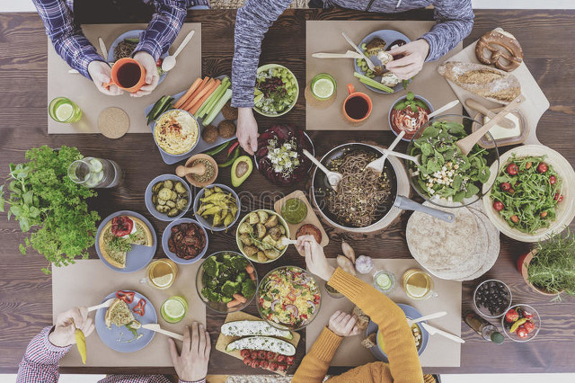 大学生在家当保姆好吗,大学生兼职来当保姆要多少钱带娃