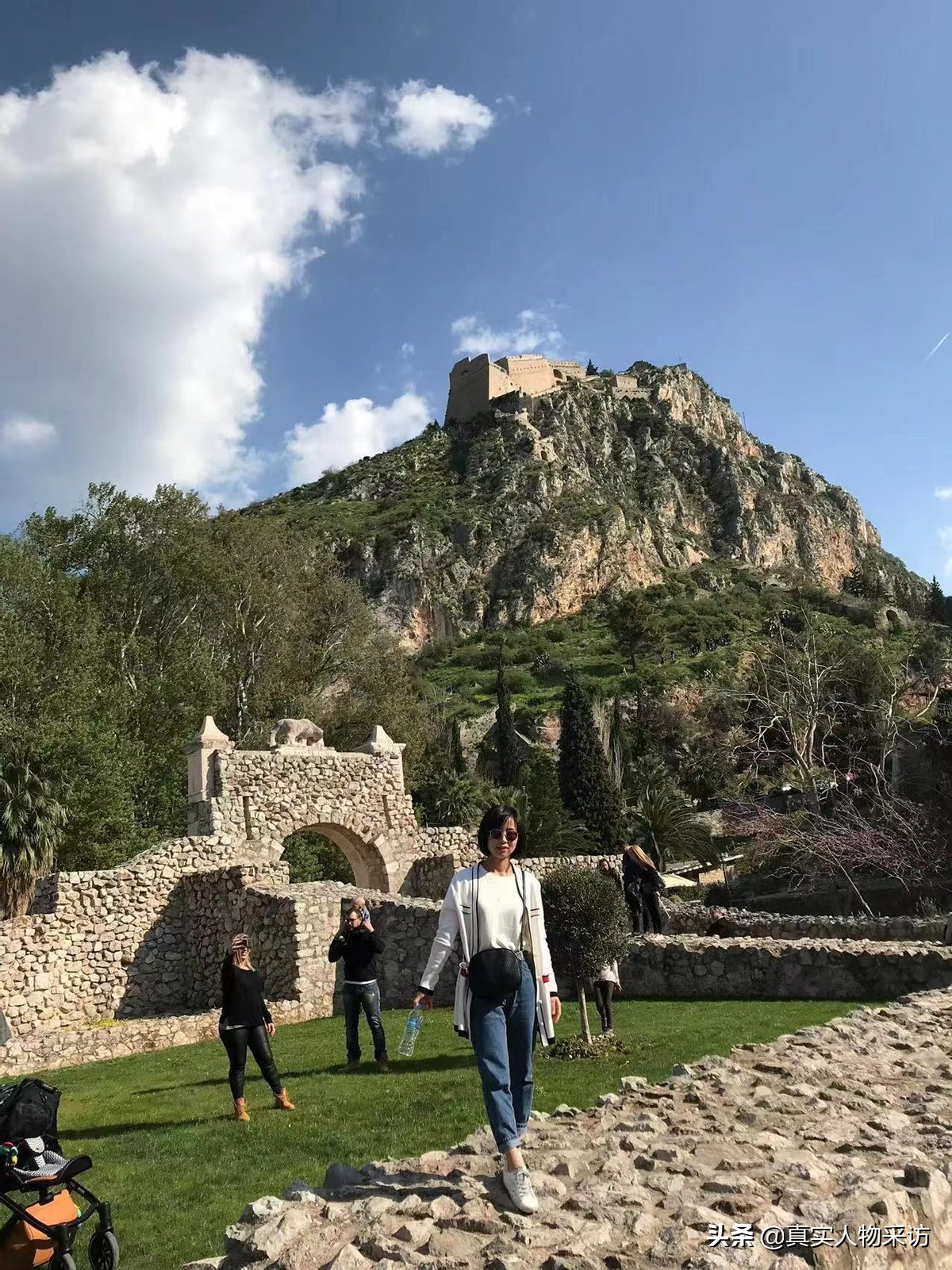 我80后浙江人，和老公在希腊创业，有1000平店铺，计划50岁前回国