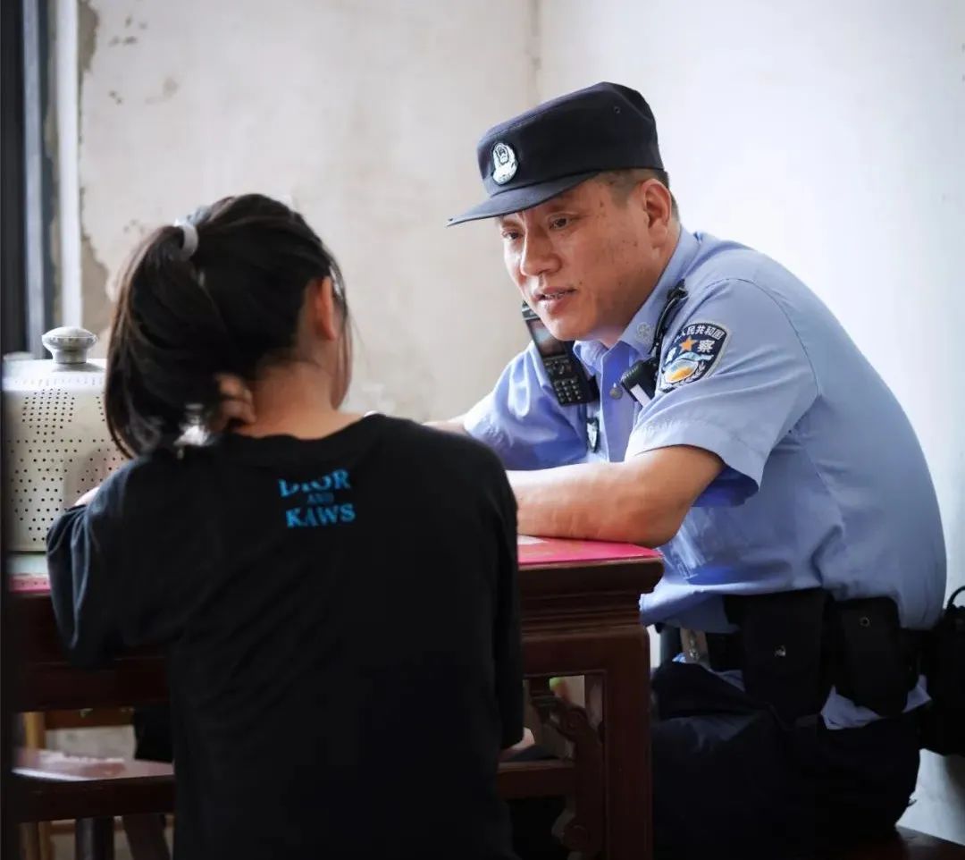 老兵本色丨金建荣：38个微信群覆盖1.2万多居民，这个“大管家”不容易