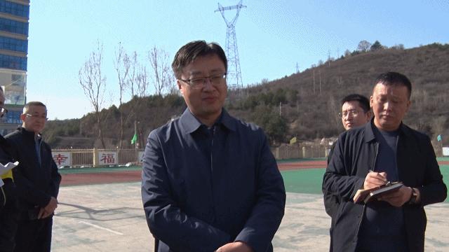 省市体育局在交口县调研督察足球场地建设工作