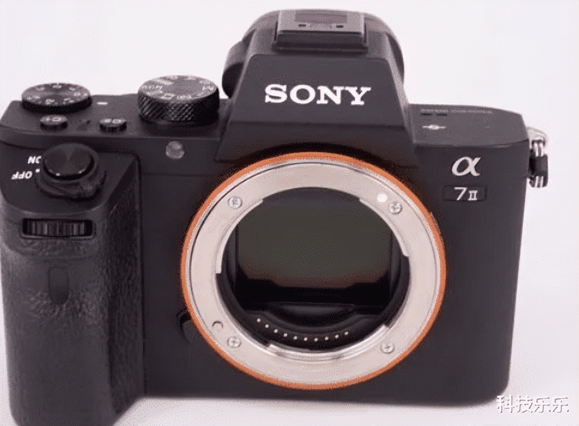 8年前的索尼A7M2相机，现在还值得入手吗？看完这篇文章再说！