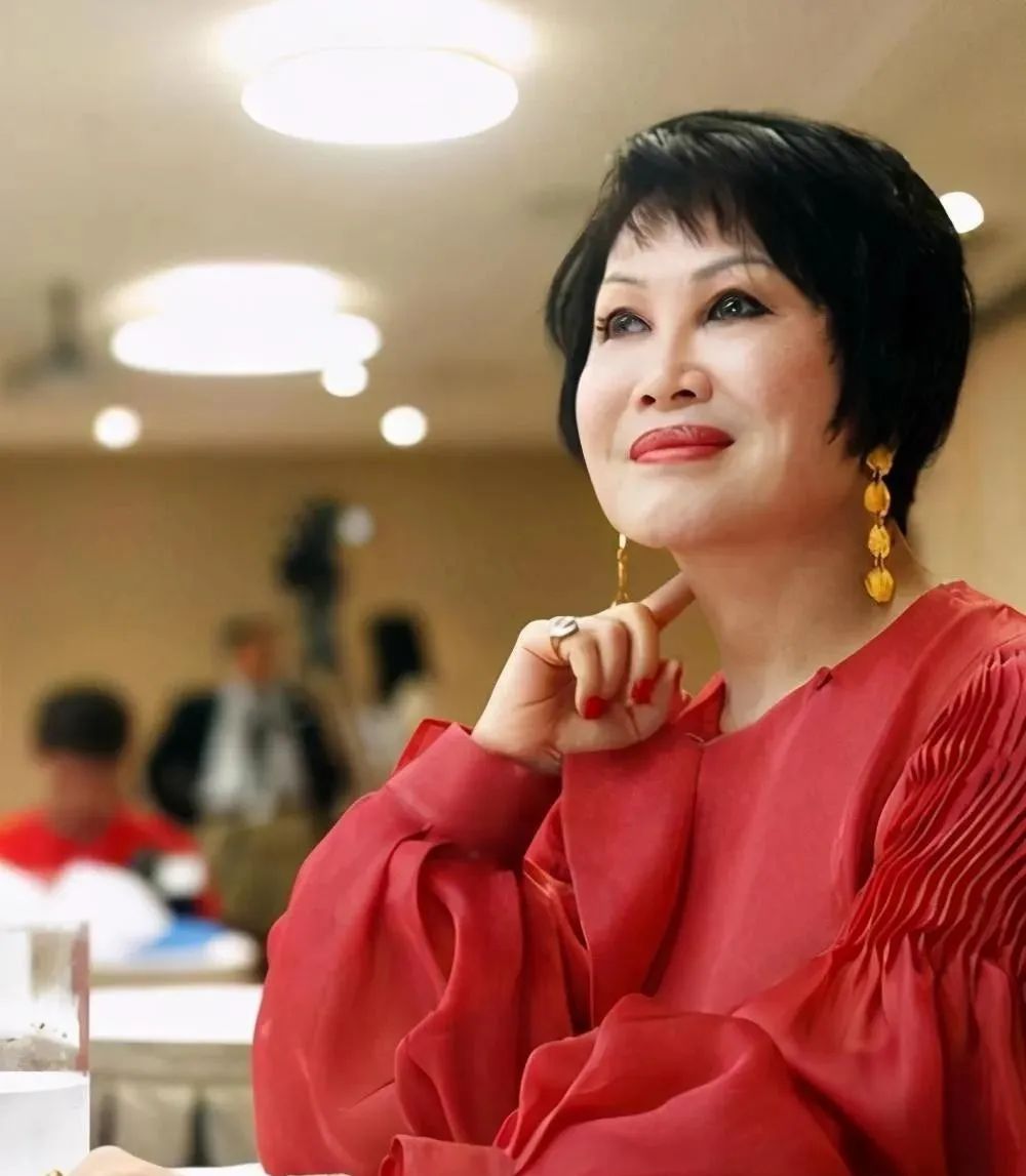 如何护肤化妆改变自己,怎么把化妆和护肤结合起来