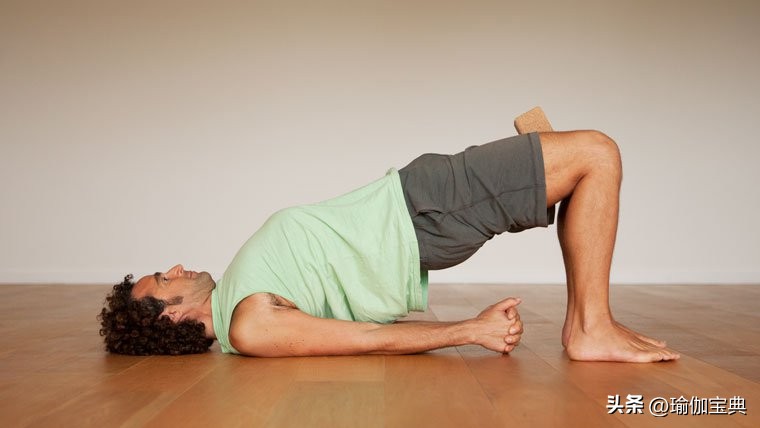瑜伽每天必练基本动作男,男初学瑜伽的基本动作在家练习
