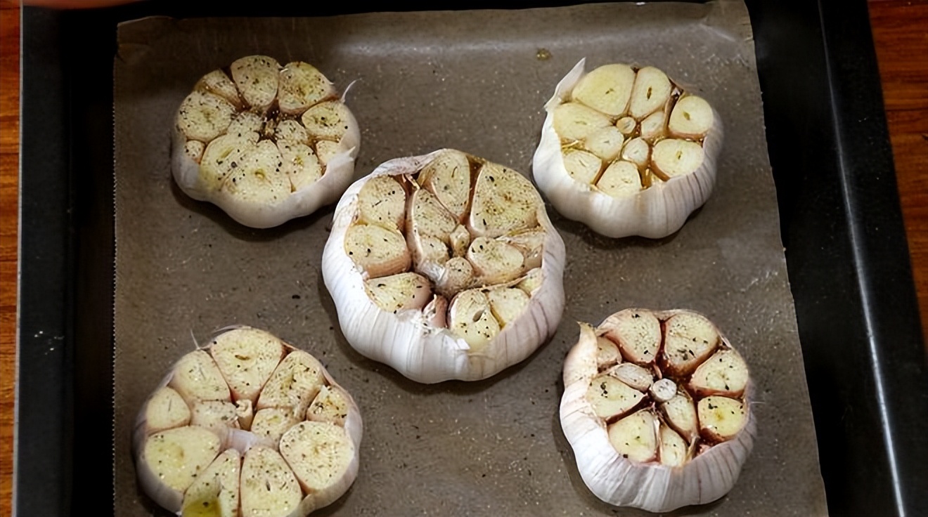 吃饺子不吃蒜香味少一半下一句,吃饭不吃蒜香味少一半下一句