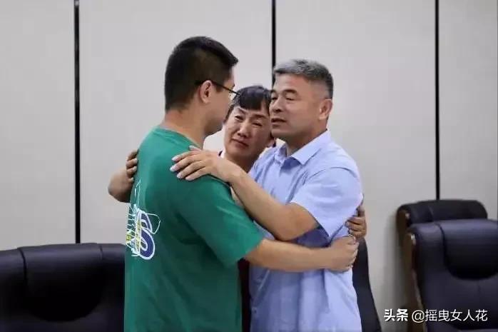 作为一个妈妈,我坚决支持买卖同罪严打拐卖儿童,我的孩子我能养