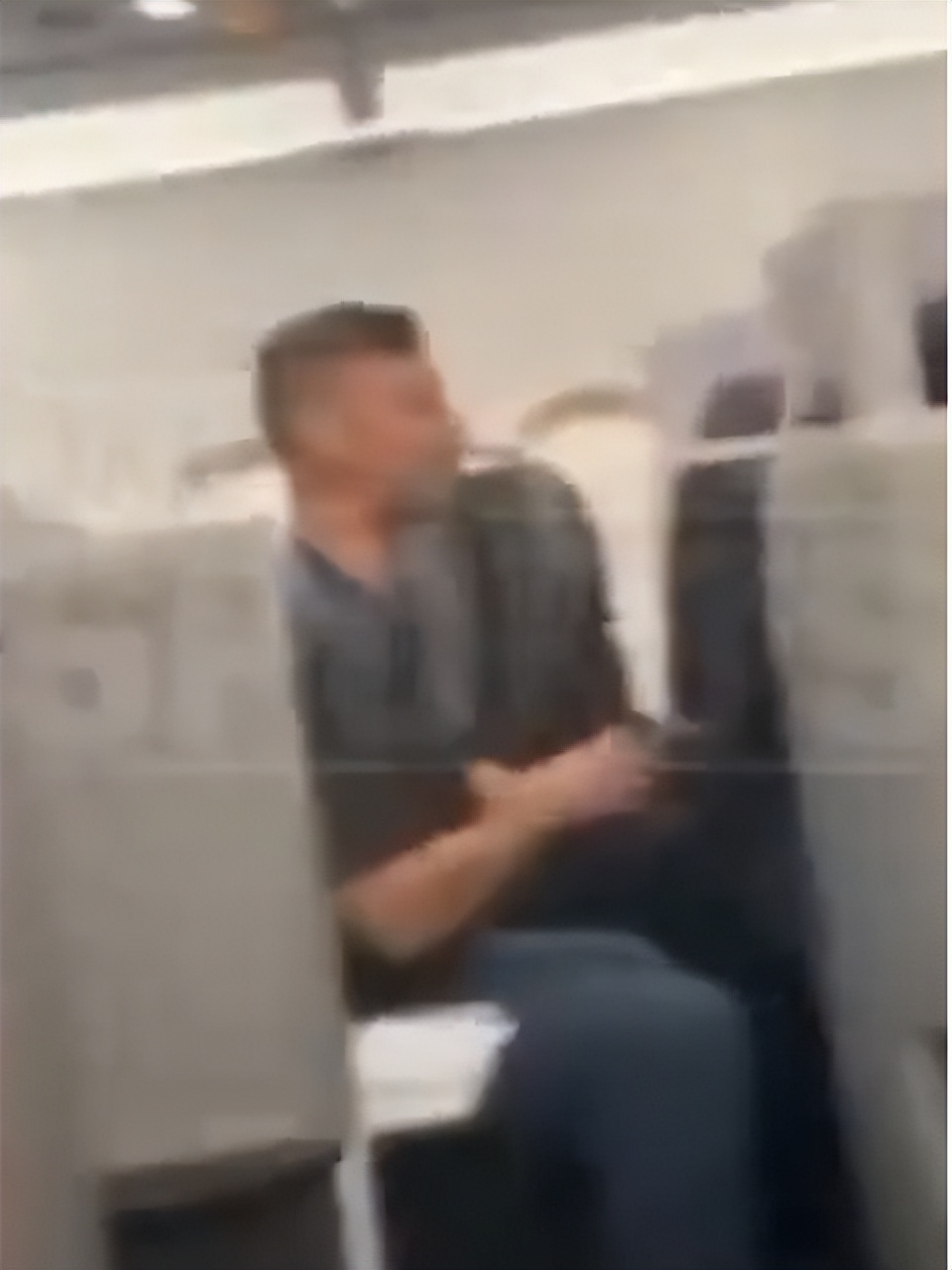 泰森飞机上殴打醉酒男子后续,泰森被骚扰殴打醉酒男后续