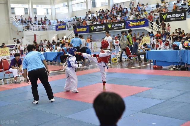 胖墩杀手,美艳娇妻从不惯着他,一根皮带勒着他肚子为他瘦身