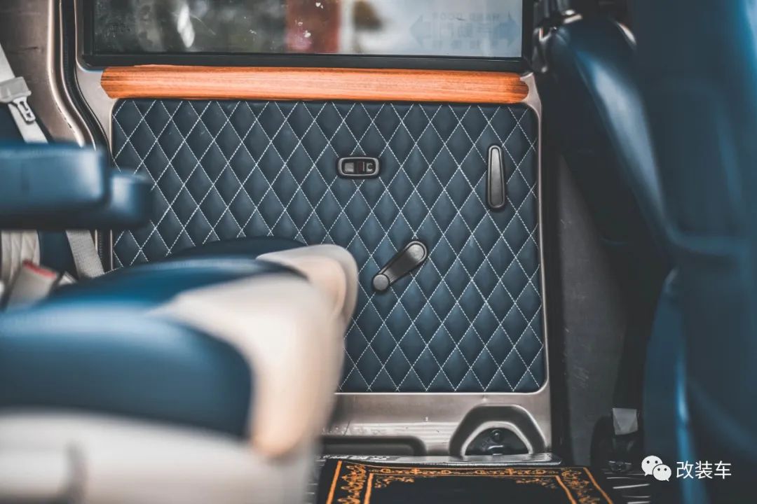 五菱荣光v七座变四座,五菱荣光v新款五座