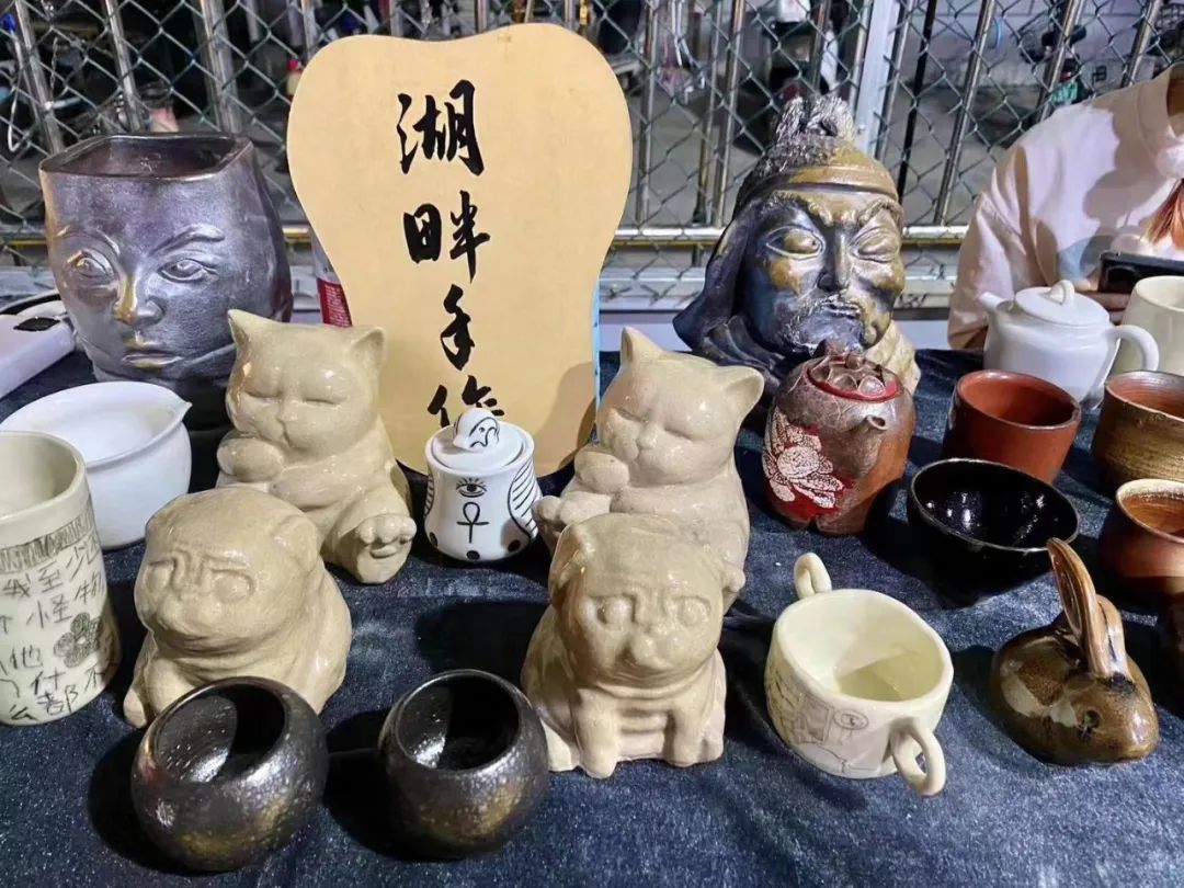 好吃又好玩！大学生和村民一起“摆摊”，现场太热闹......