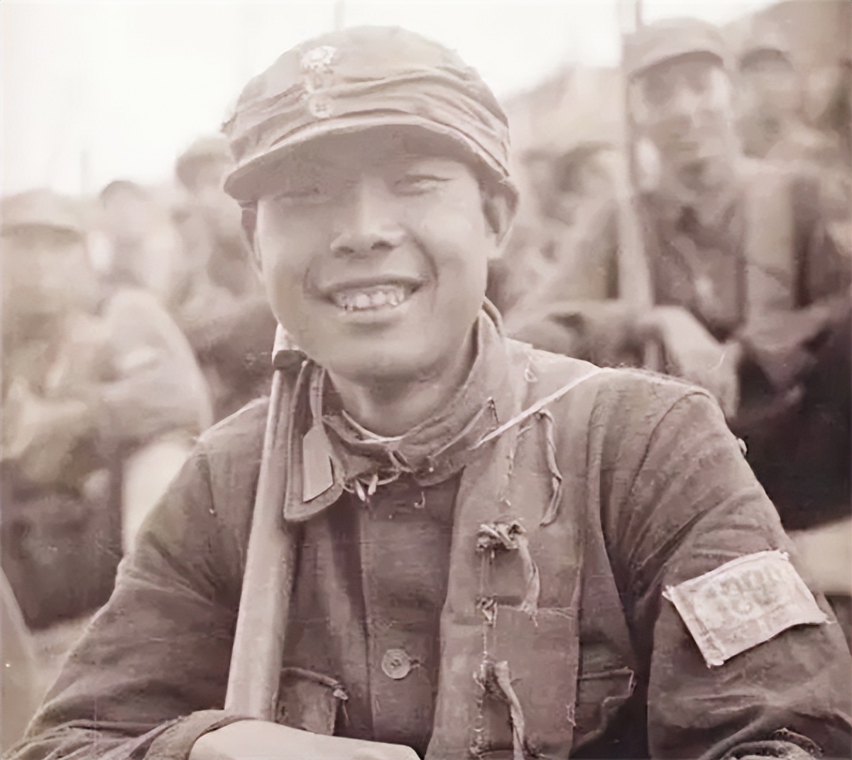 八路军6个师长唯独他没有成为元帅，晚年担任副主席，儿子是将军