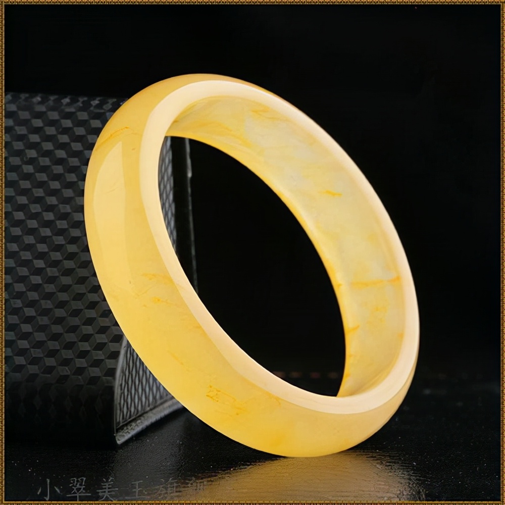 戈壁滩上的什么石头最值得收藏,戈壁滩黑色带蜂窝石头是什么石