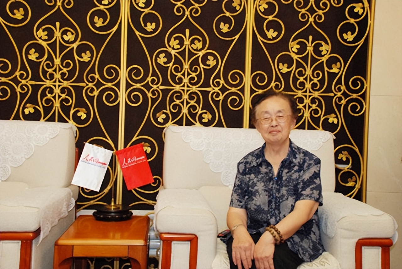 19年左太北追悼会：三代总理送挽联致哀，亲属含泪敬献花圈