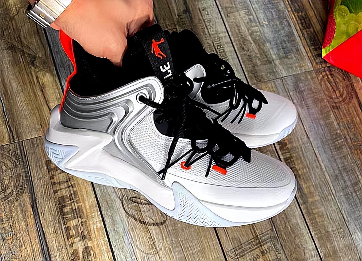 溢价比较多的球鞋,疯狂溢价的球鞋