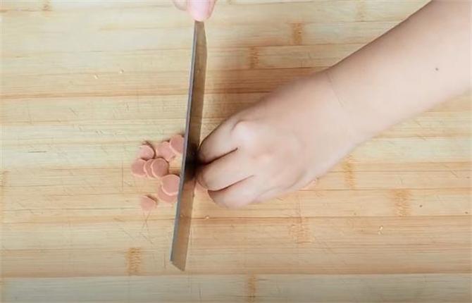 卷心菜和火腿肠咋样做,卷心菜鸡蛋火腿肠家常做法