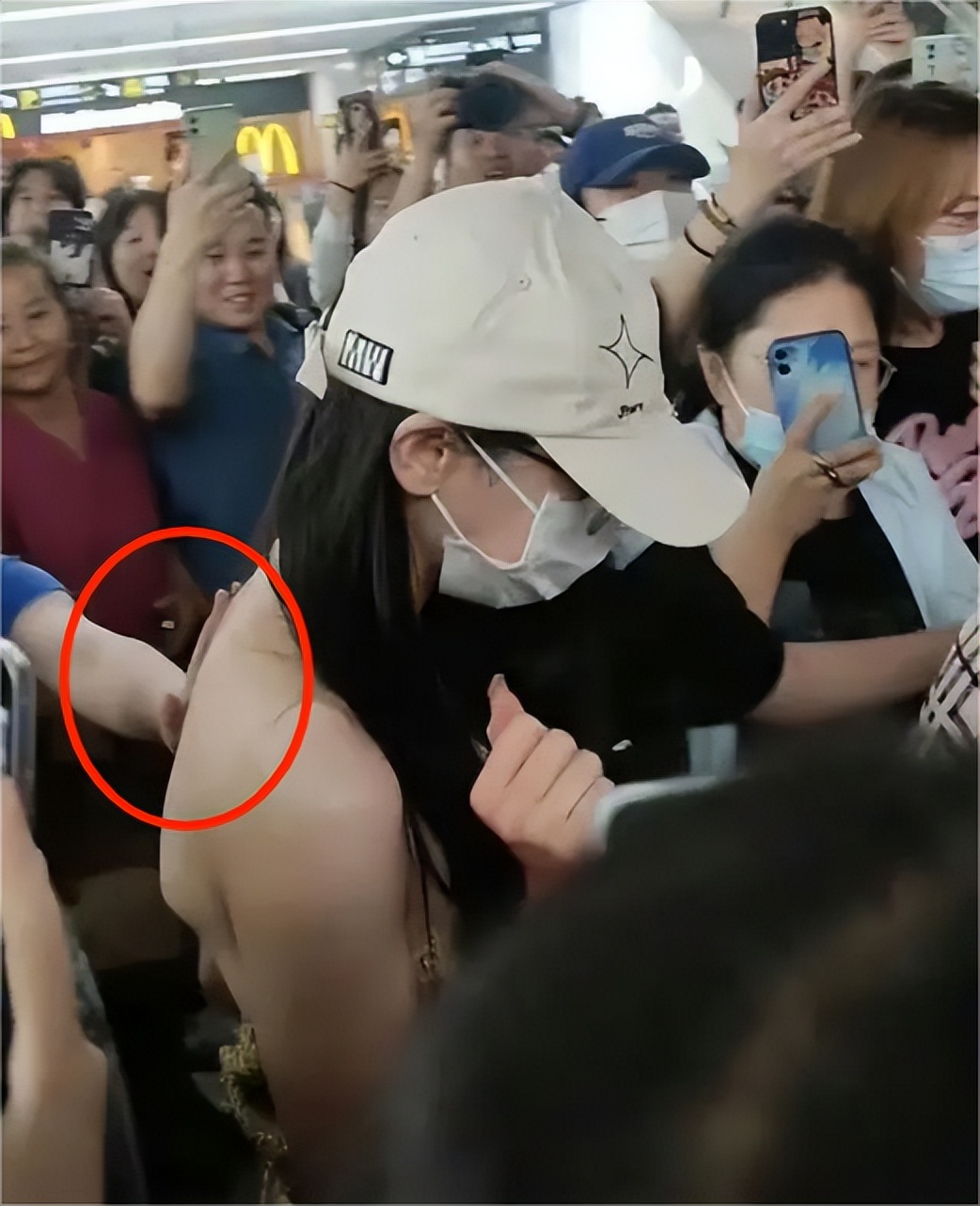 迪丽热巴穿露背装,迪丽热巴露背装