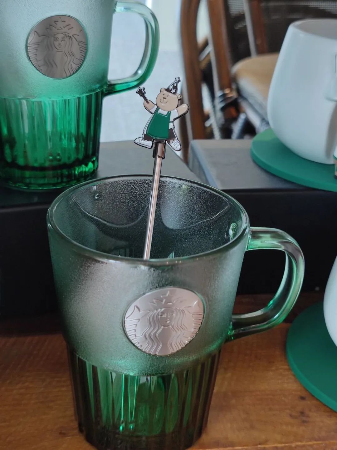 星巴克专场！杨幂上花少当见面礼，与匡威合作的断货系列再次上线