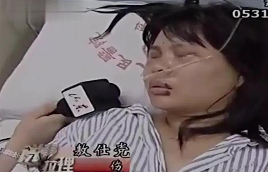 最残忍的家暴男，用烧红的铁锤，烫伤妻子乳房和*体下**！