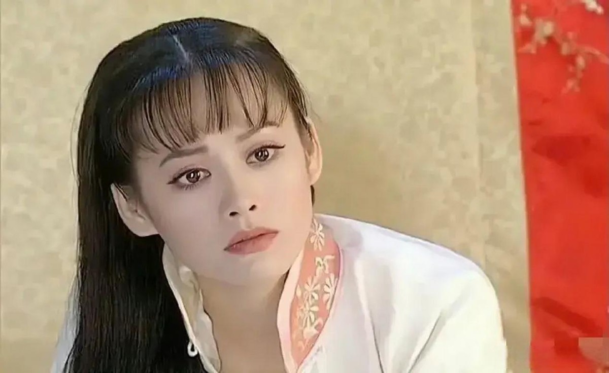 那些扮丑年轻却美若天仙女明星,曾经被嫌弃长得丑的女星