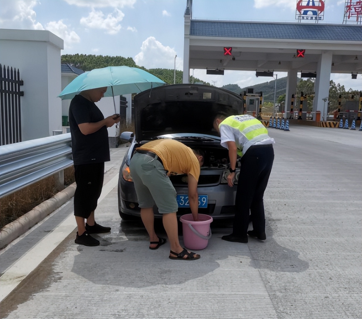 司机拉绿通过收费站后续,货车拉西瓜过绿通