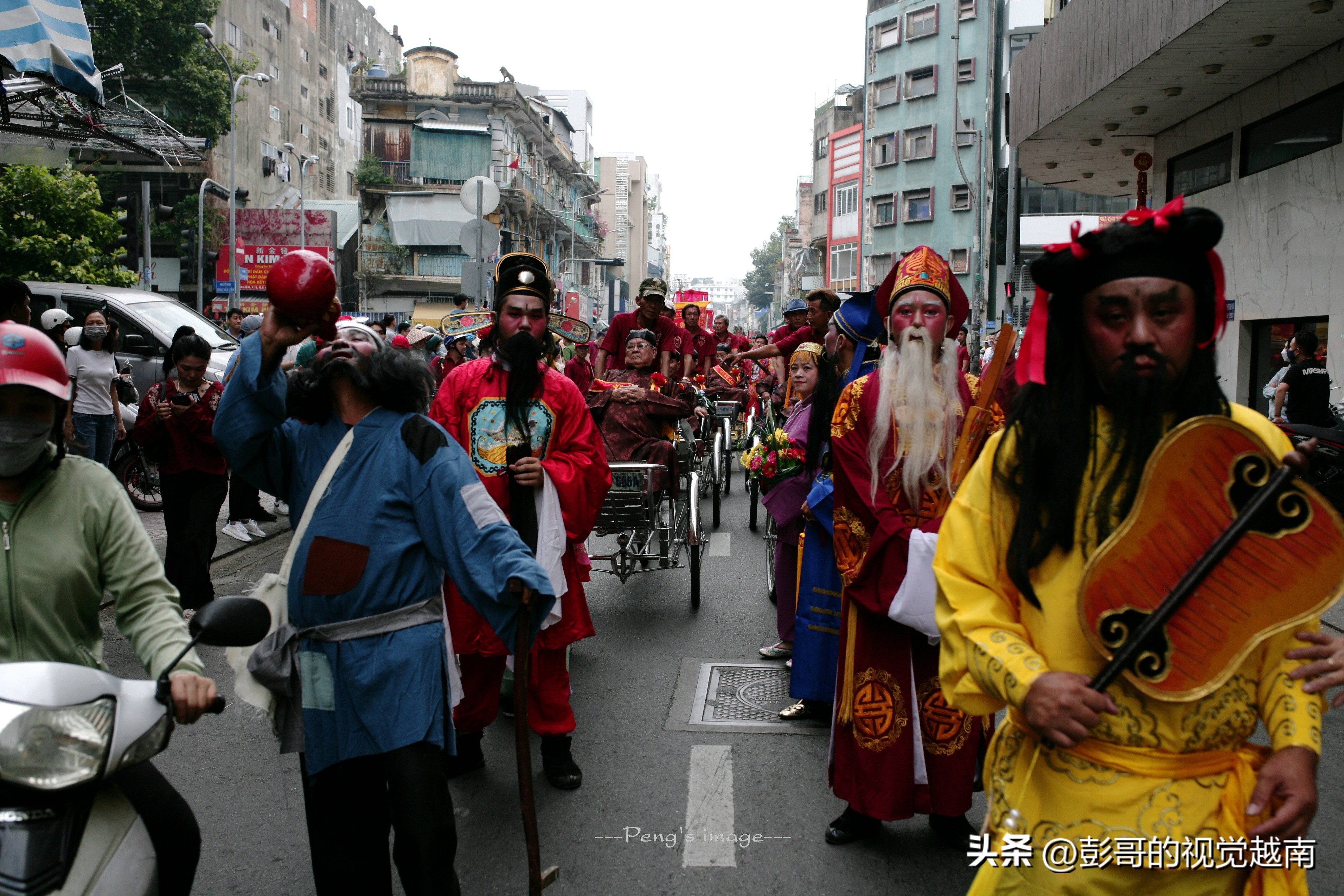 越南西貢華人的【恭請關聖帝君聖駕出遊】活動。