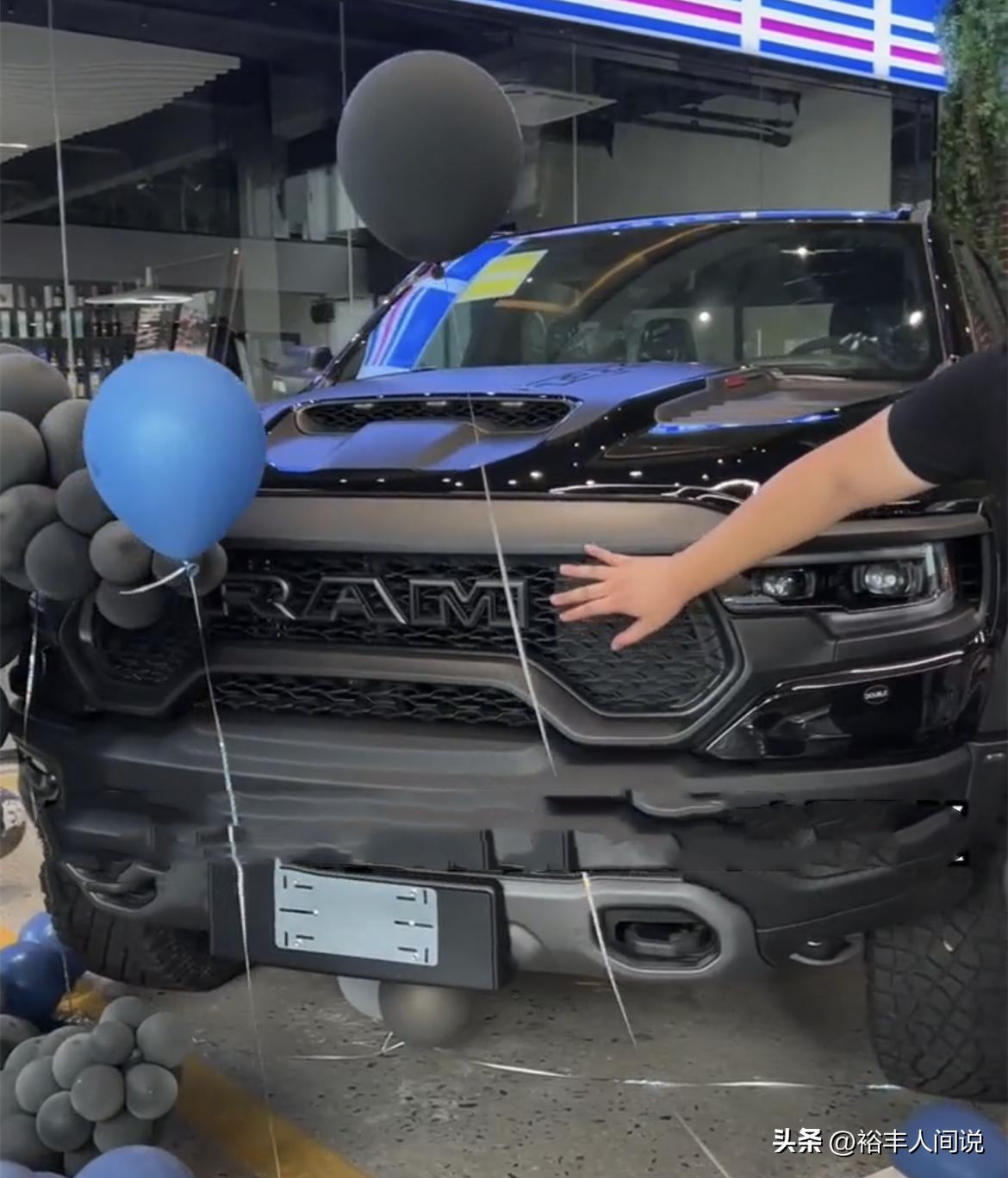 猴哥七夕节收奢华礼物！妻子花135万送豪车，还准备了香薰浴