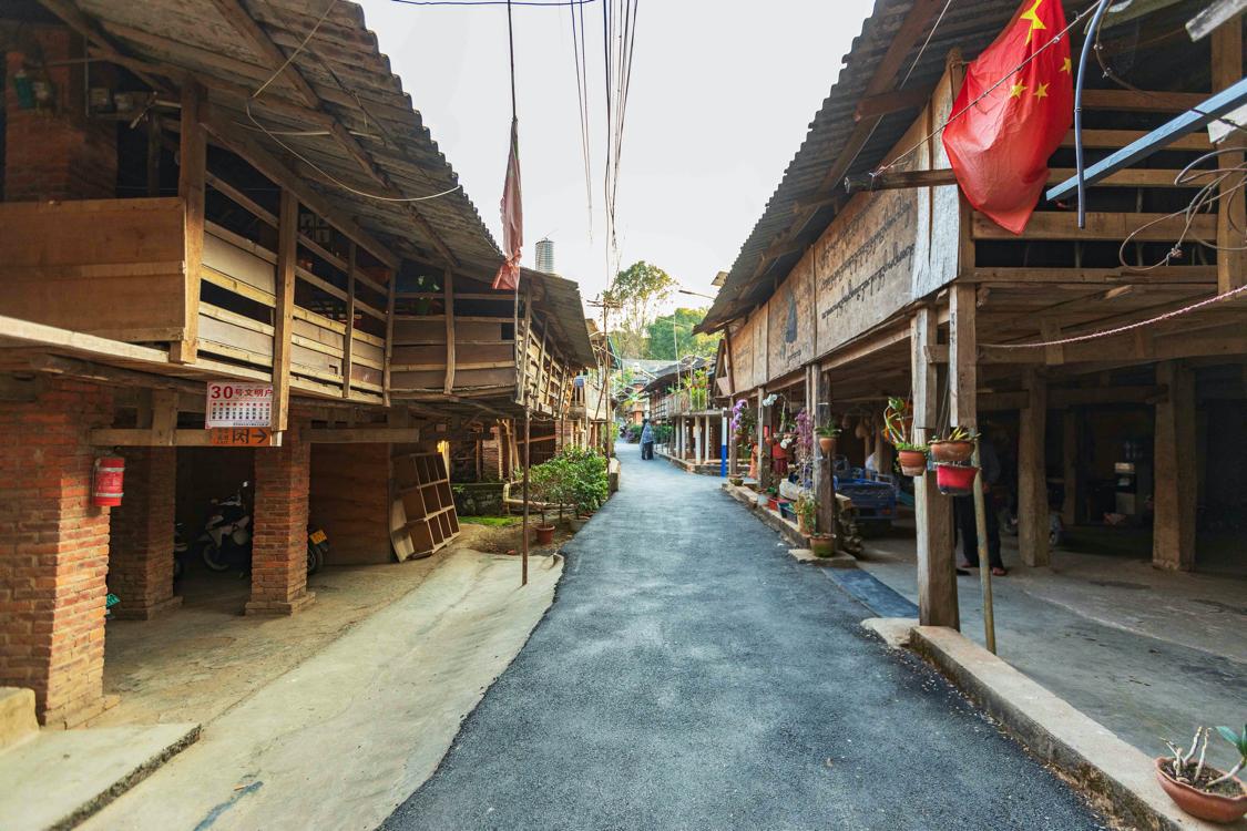 骂版纳是因为你没走出告庄玩版纳跟着小姐姐们走你才晓得味道