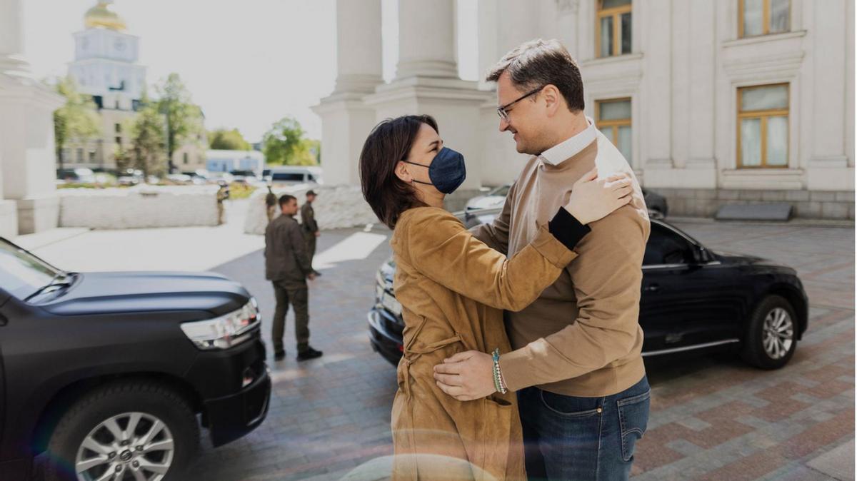 包庇丑闻亲信，为减碳让人别出门旅游，德国副总理哈贝克要凉？