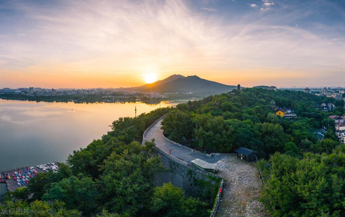 低情商、不会说话的人注意了---三种方法让你成为社交大师