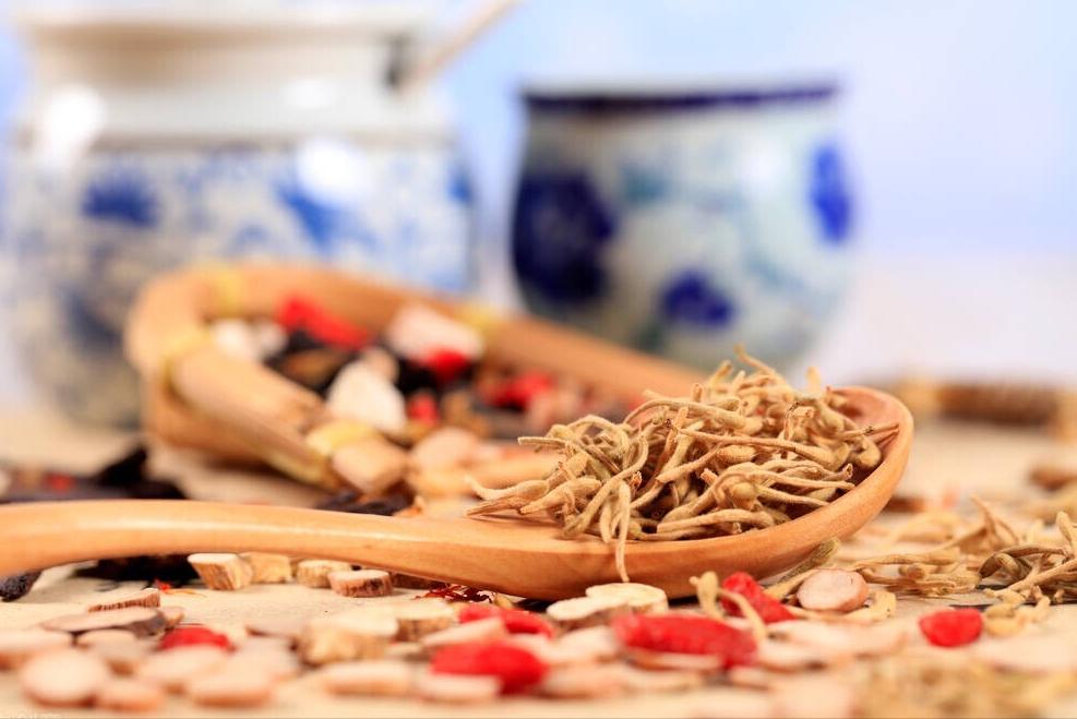 中医药防治新型冠状病毒效果明显,运用中医抗击新冠