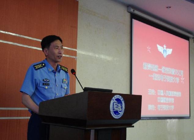 万米高空突然没油，中国试飞员放弃跳伞求生，8分钟避免上亿损失