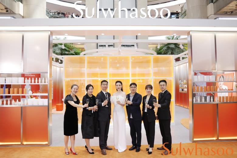 宋佳雪花秀纽约晚会,宋佳亮相西安开元雪花秀之家