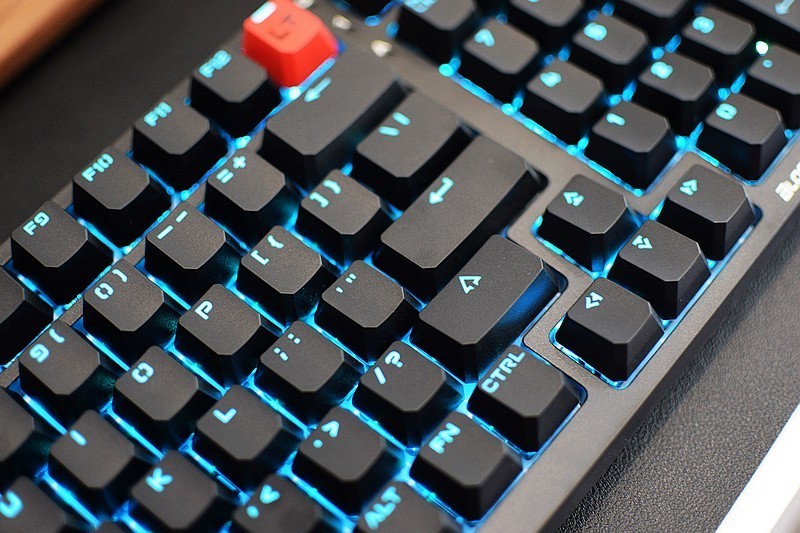 血手幽灵t98是用的第几代光轴,血手幽灵t98和rog游侠rx