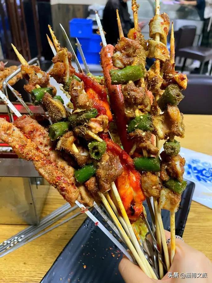 淄博烧烤爆火背后的“口红效应”