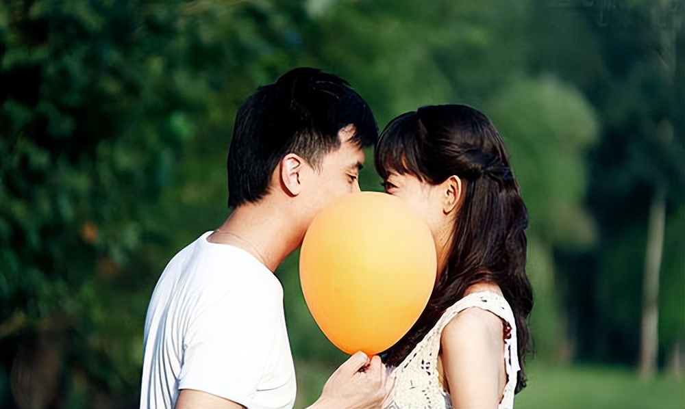 年轻人为何不愿跟父母同住,当代年轻人为什么跟父母不亲了