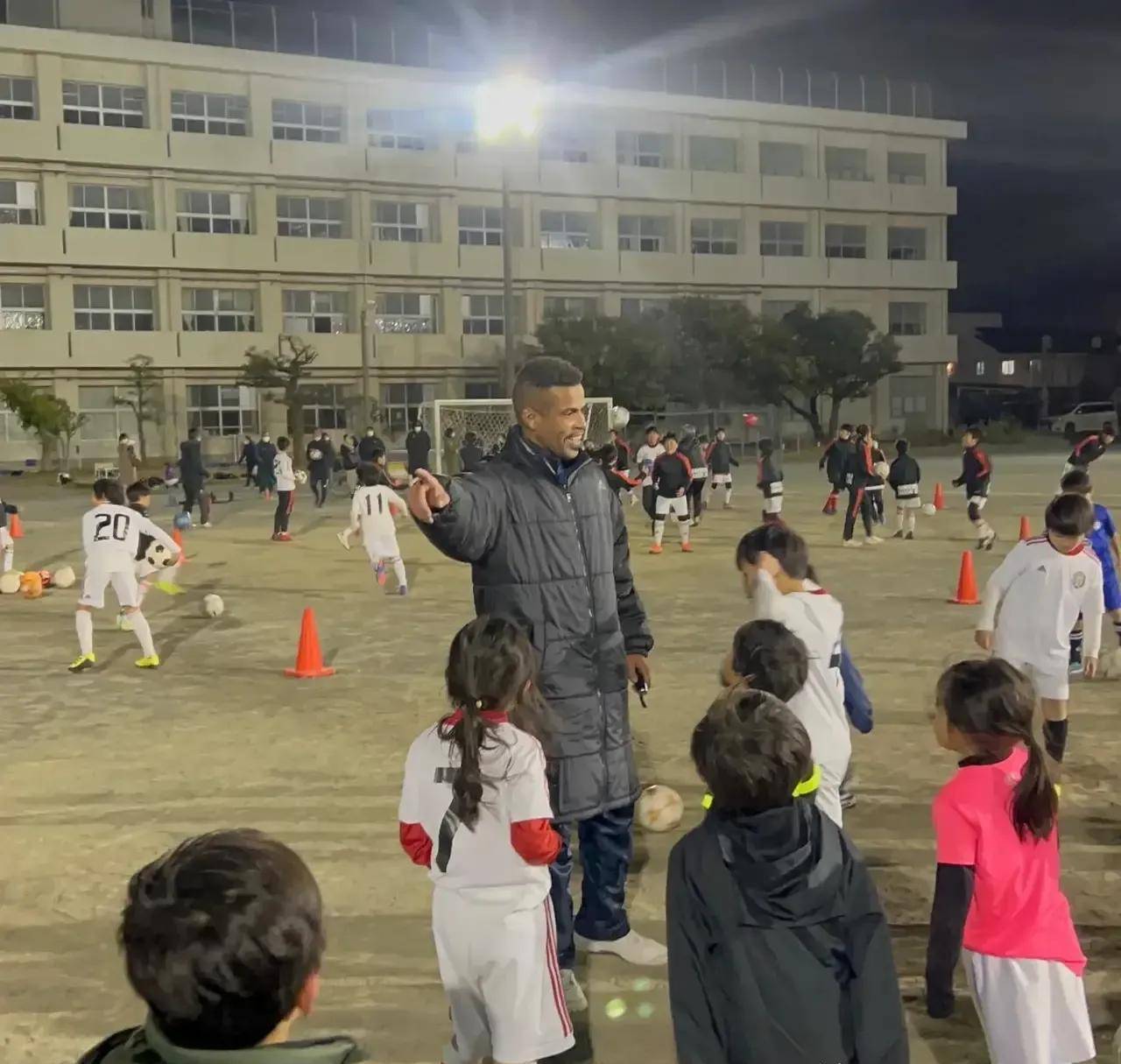 赵明剑月薪1万免费踢球,国脚赵明剑