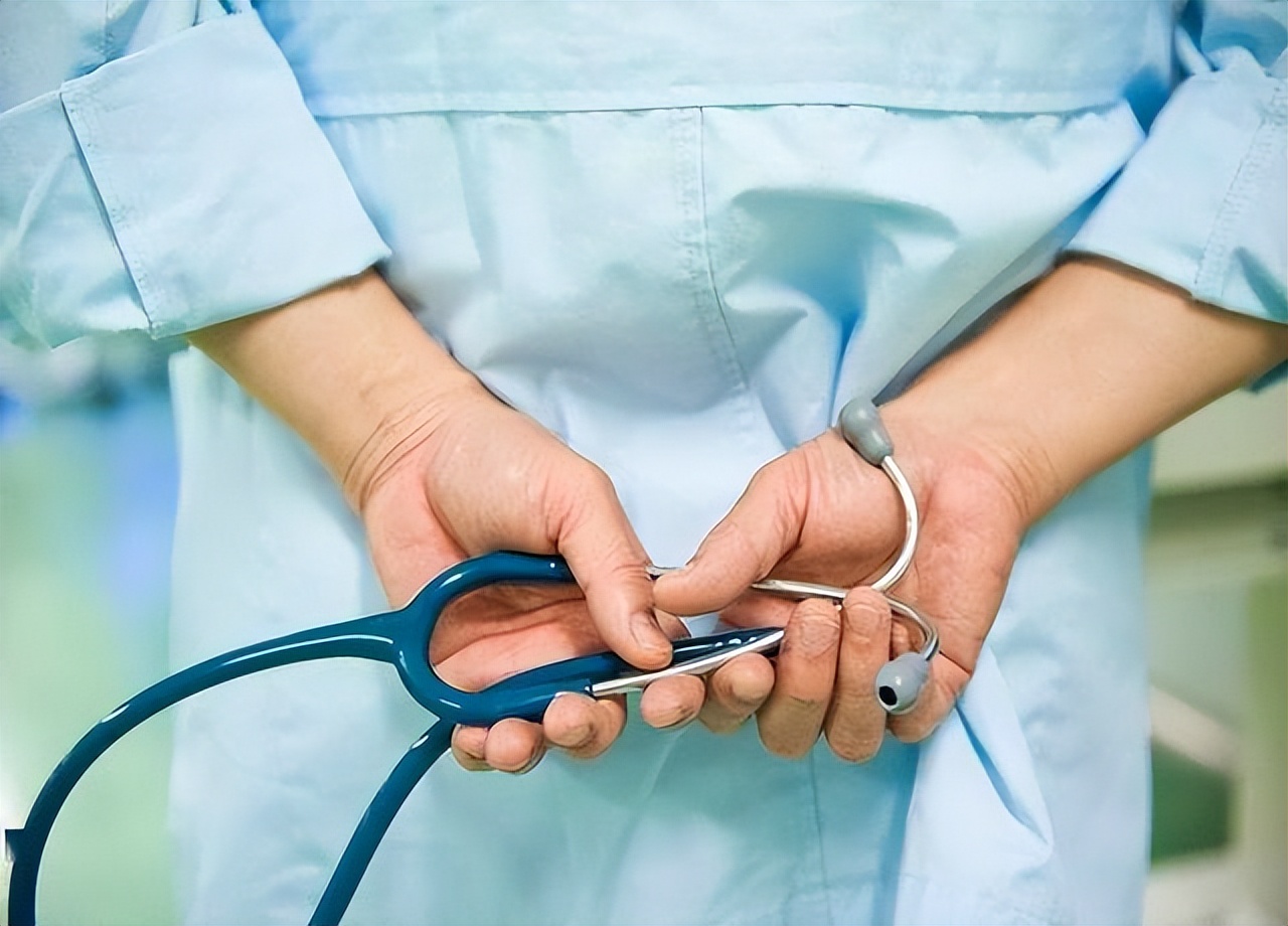 裤子脱了检查出什么问题,裤子脱到膝盖的检查