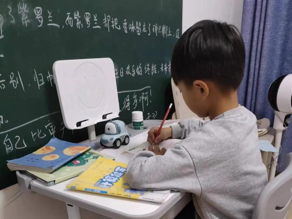 孩子才4年级，两个眼睛裸眼已经0.8了，焦虑……