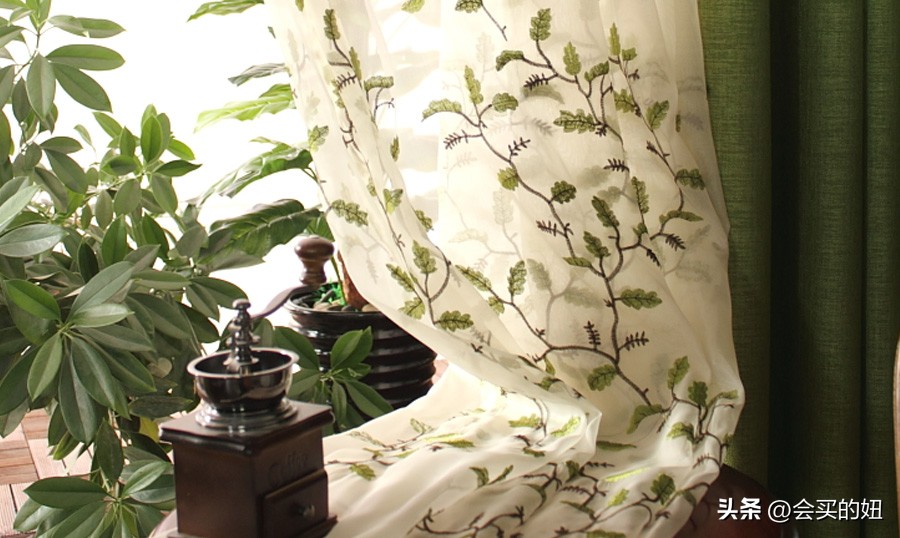 如何选便宜美观实用的窗帘,店铺一般装什么窗帘好看