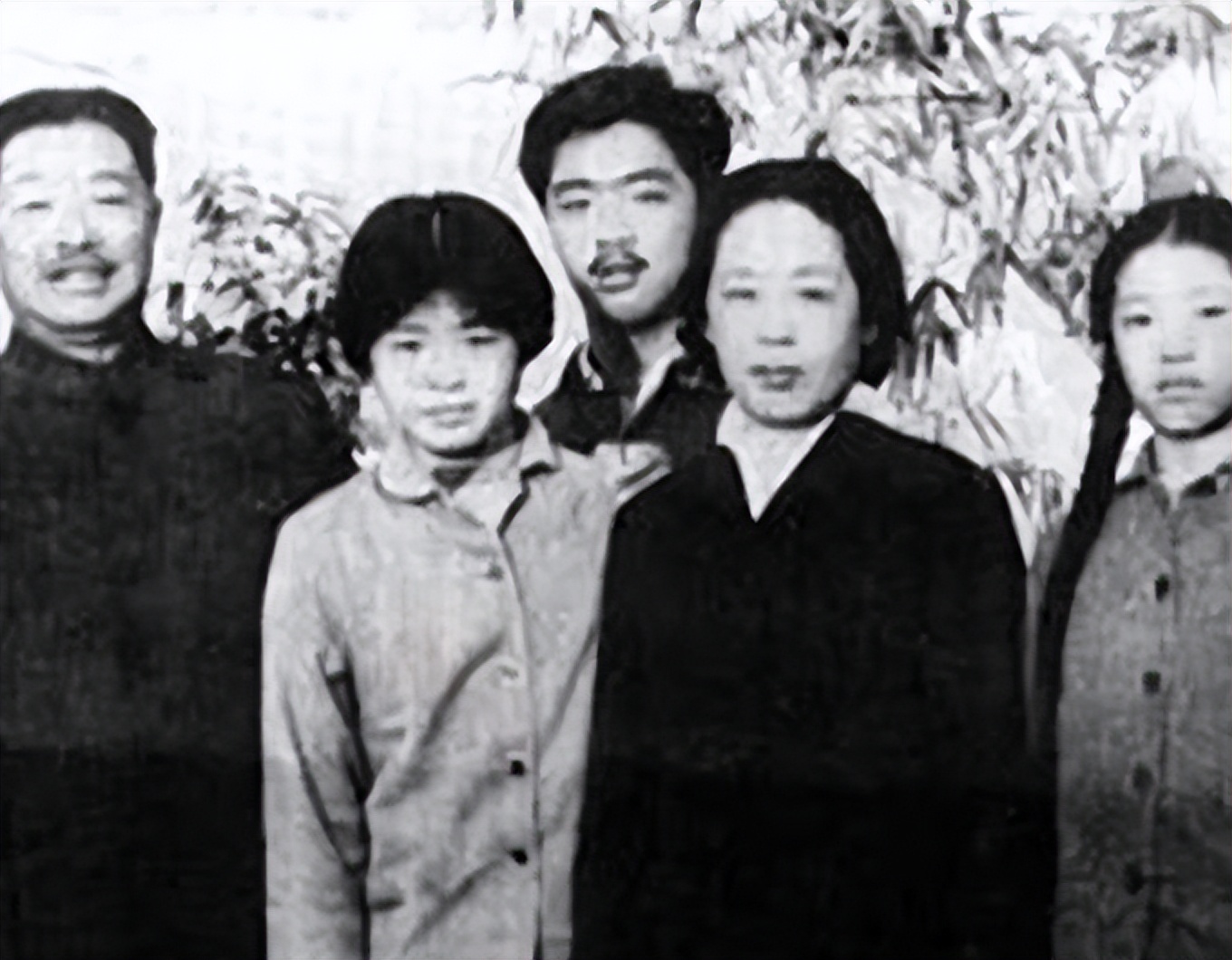 贺晓明曾说：父亲贺龙除了丰功伟绩外，另一个最高荣誉就是爱！