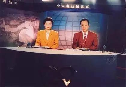 罗京年轻时巅峰帅照,罗京照片